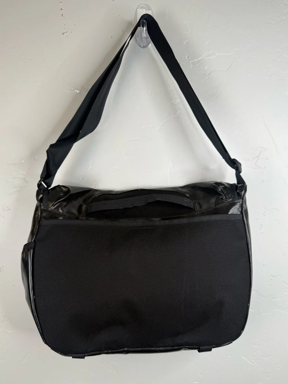 Patagonia Black Hole Mini Messenger Bag 12L Glossy Black / Blue LIKE NEW
